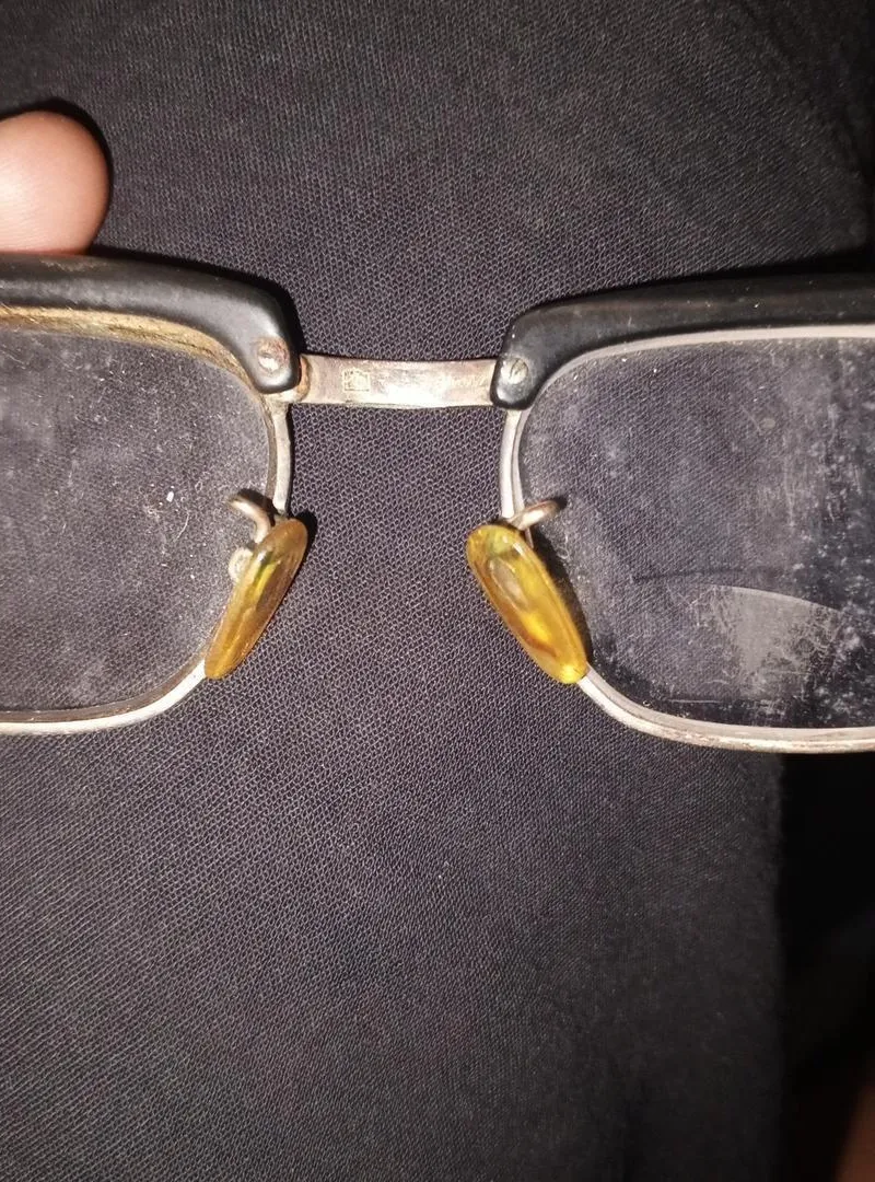 Lunettes anciennes en or 1954