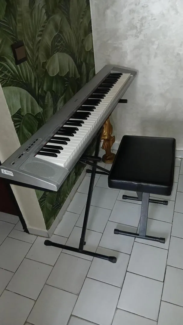 Piano Yamaha 76 touches