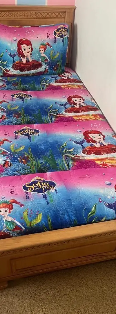 2 lits superposés pour enfants en bois et coiffeuse