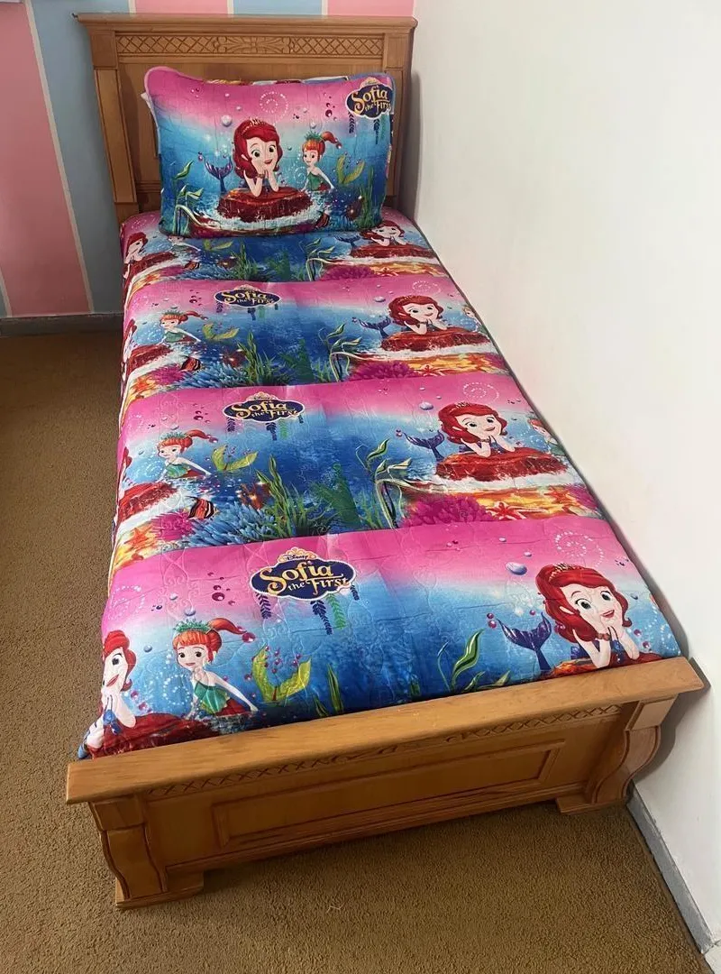 2 lits superposés pour enfants en bois et coiffeuse