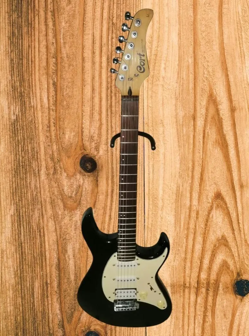 Guitare électrique Cort G210 HSS authentique