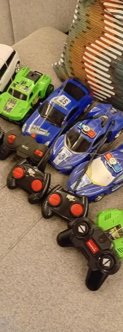 Voiture avec télécommande et bille