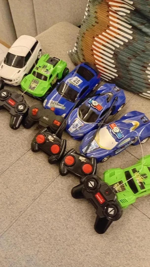 Voiture avec télécommande et bille