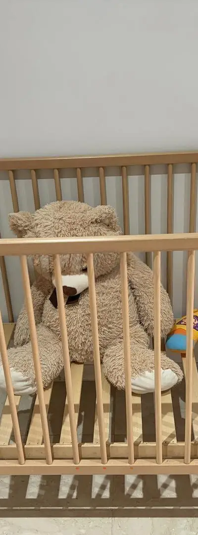 Lit bébé à barreaux