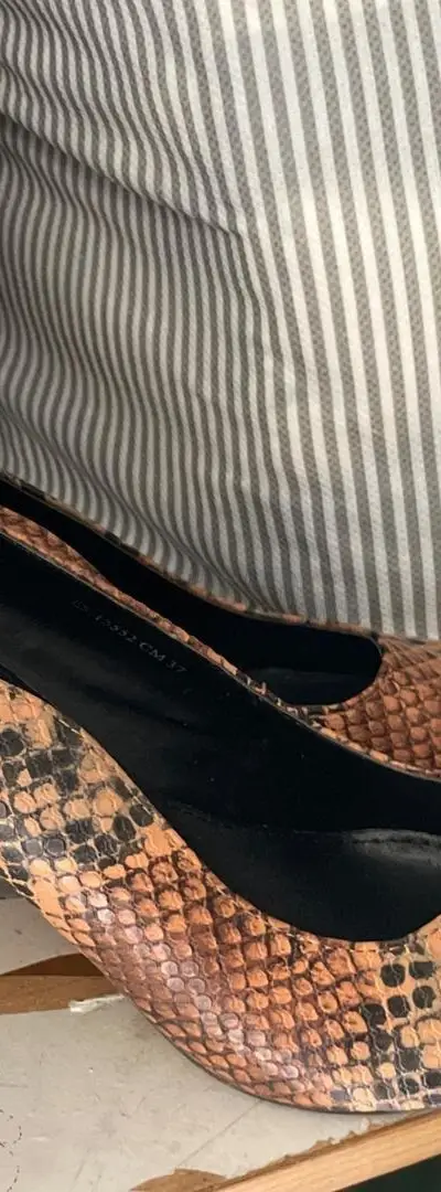 Talons en très bon état, jamais portés, en cuir