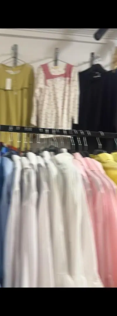 Décoration de magasin à vendre et marchandise à bon prix