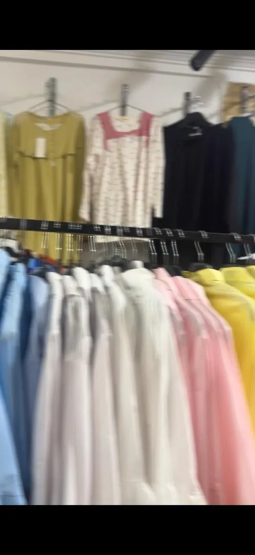 Décoration de magasin à vendre et marchandise à bon prix