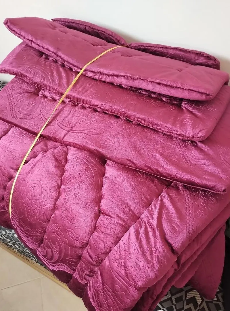 5 couettes neuves jamais utilisées