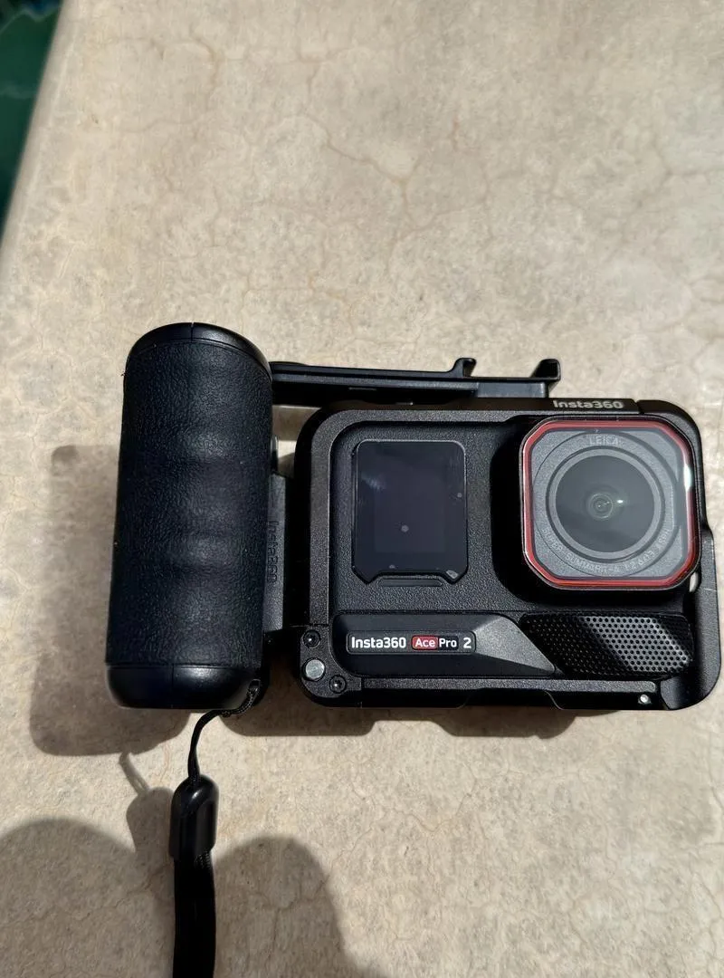 insta 360 Ace pro 2 xplorer grip pro