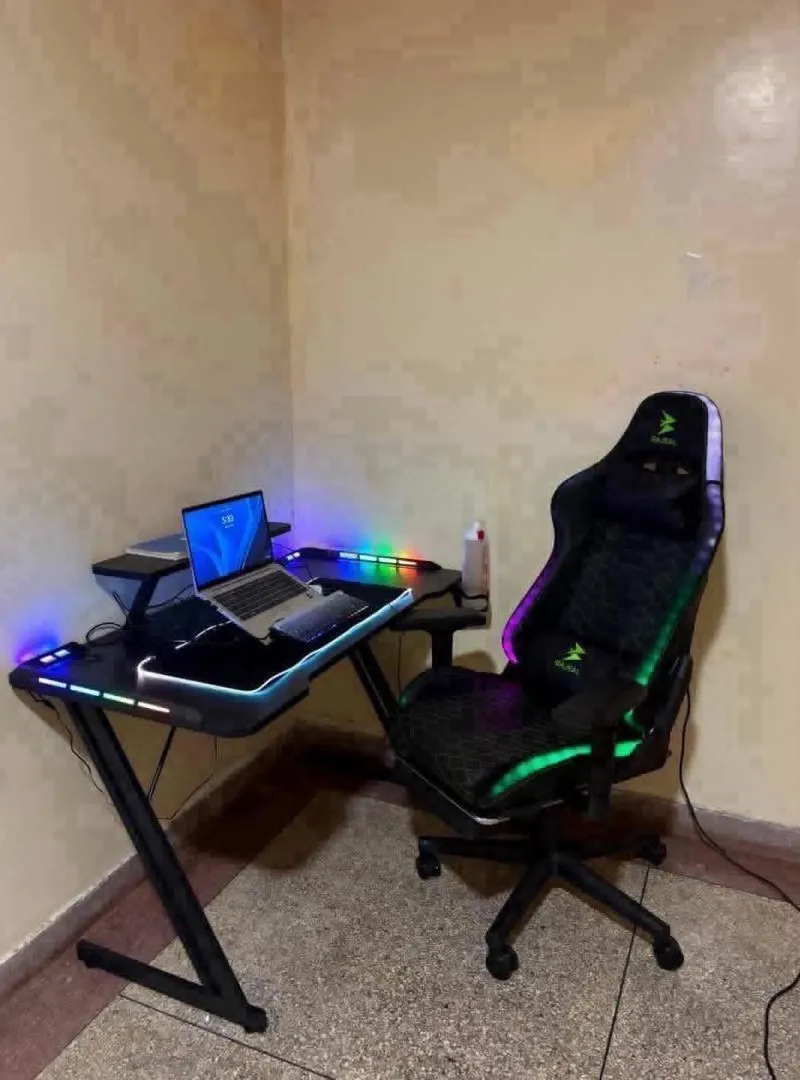 Setup bureau chaise pc portable HP clavier souris