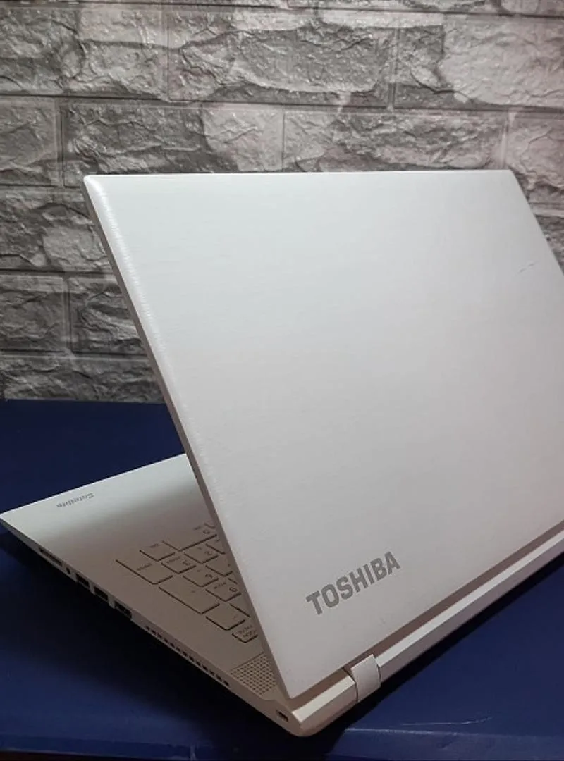 Toshiba i7 Ram 8 disque SSD batterie 🔋 6h