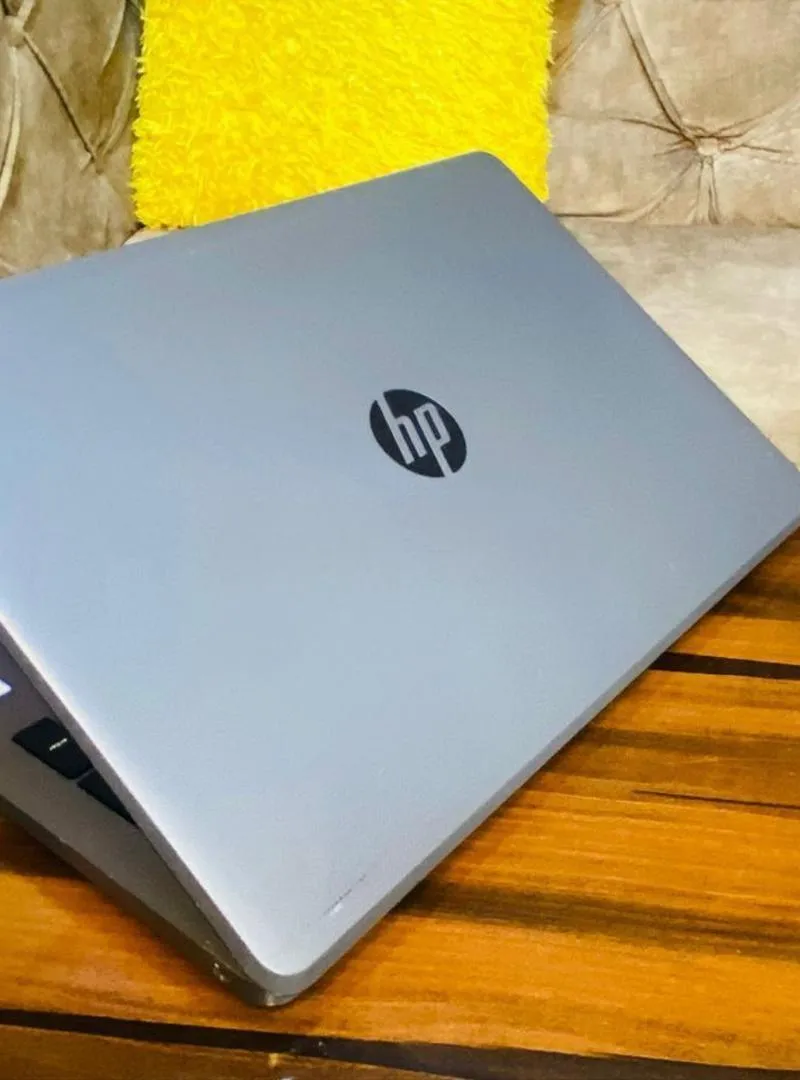 HP 7ème génération RAM 8 disque SSD et 500 écran 15