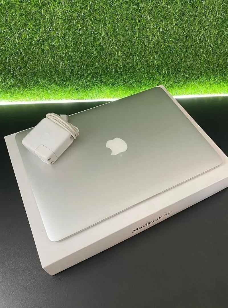 MacBook 2017 i5 Air Slim Ram 8 SSD