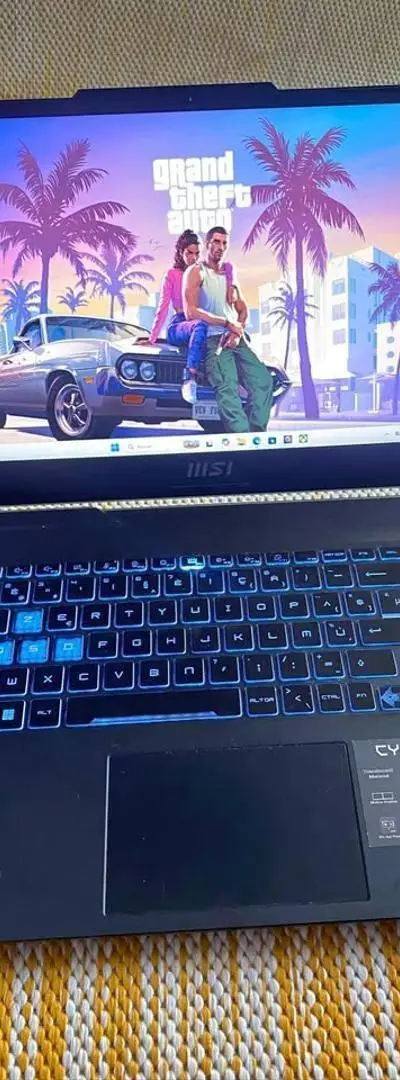 MSI Cyborg 15 RTX 4060 8GB i7 / 1TB comme neuf