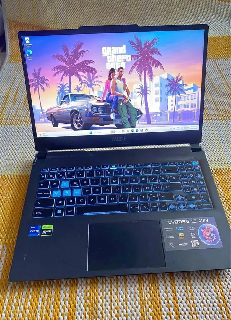 MSI Cyborg 15 RTX 4060 8GB i7 / 1TB comme neuf