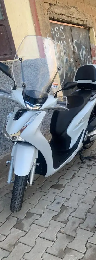 Scooter SH 125 en bon état