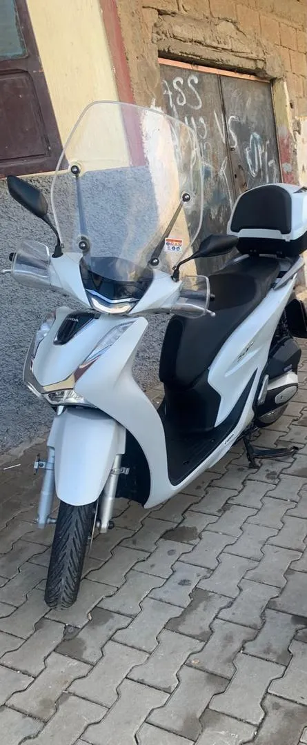 Scooter SH 125 en bon état