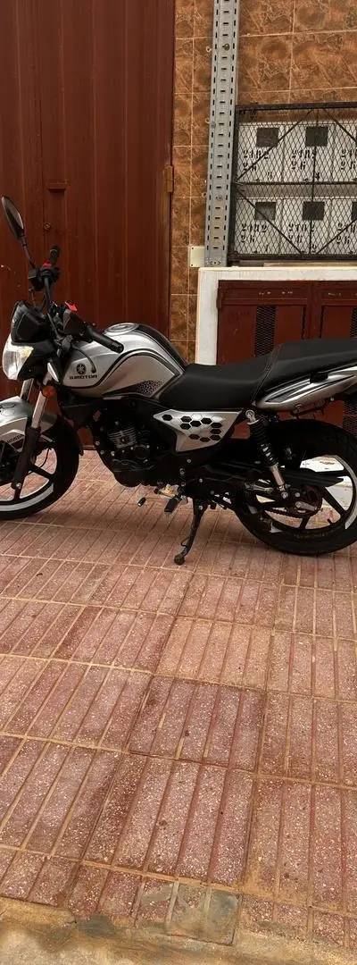 Moto QJ, 125cm3 en très bon état