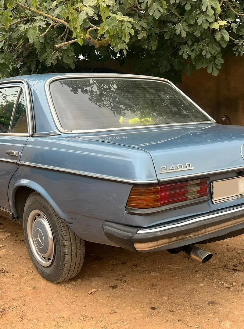 Mercedes 240