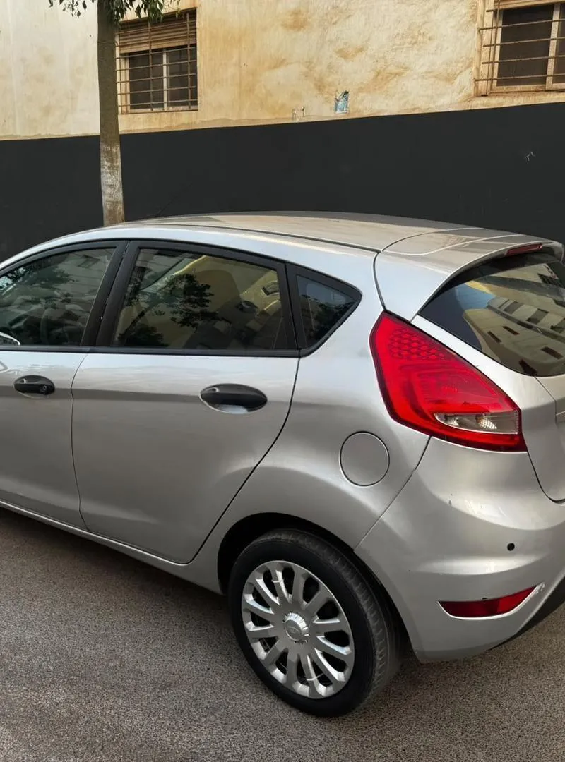 Ford Fiesta modèle 2011 6cv essence