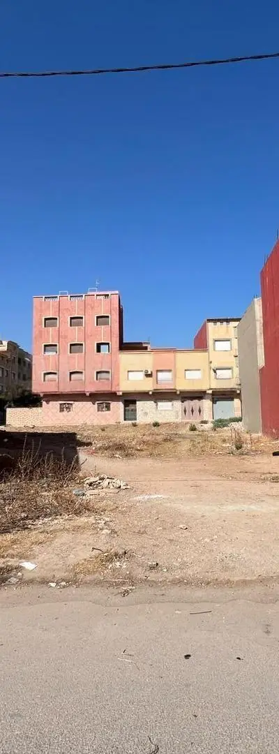 Terrain à vendre titré à Beni Ansar excellente opportunité d'investissement