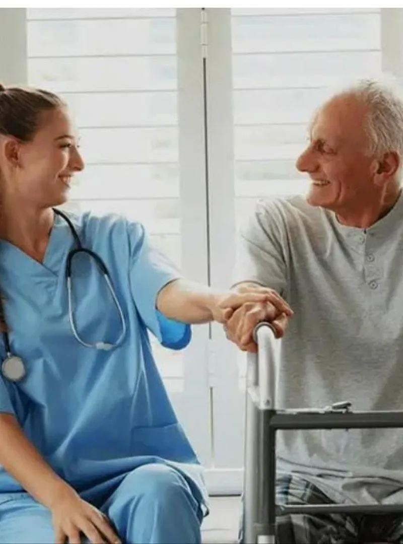 Accompagnement et soins aux personnes âgées