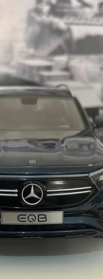 Miniatures Mercedes 1/18