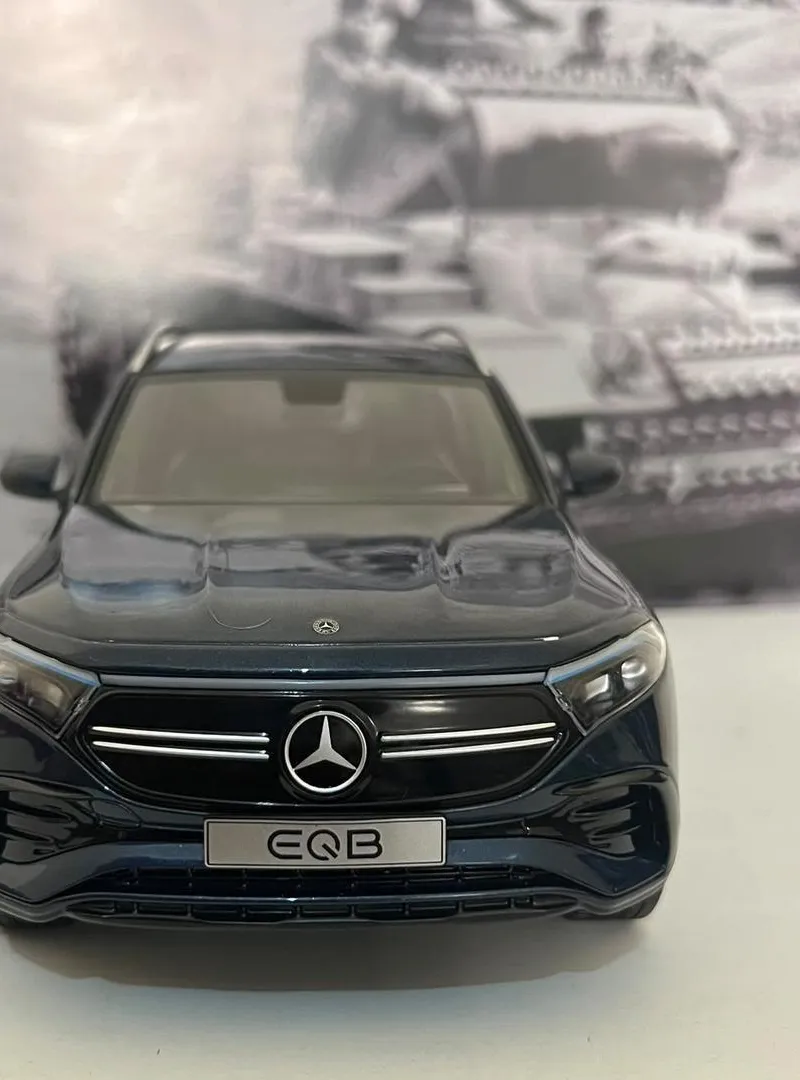Miniatures Mercedes 1/18