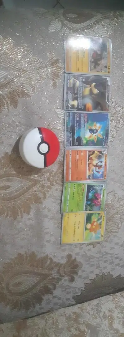 Collection Pokémon à vendre et Poké Ball