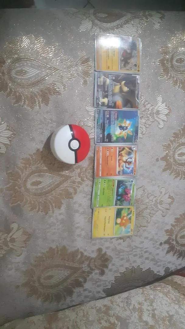 Collection Pokémon à vendre et Poké Ball