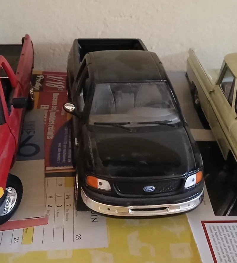 LOT de 3 modèles 1/18