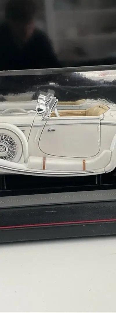 MERCEDES 1/18