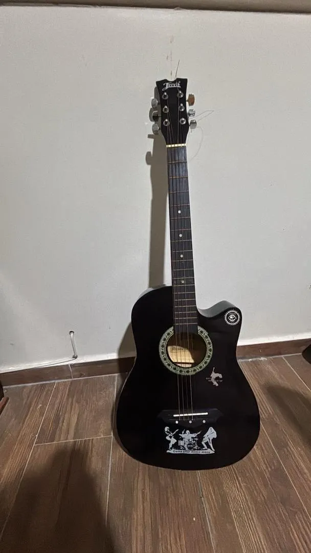 Guitare acoustique noire