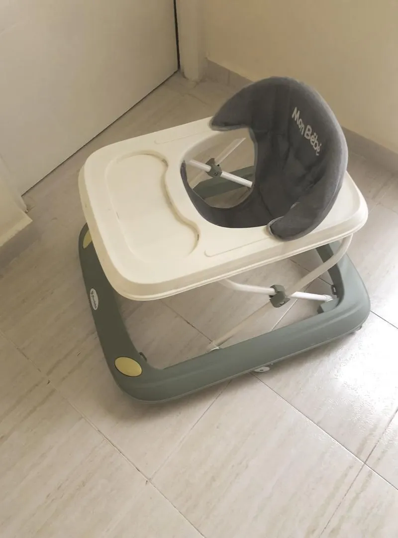 Trotteur bébé très bon état