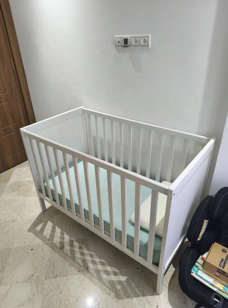 Lit bébé à barreaux Ikea Sundvik blanc 60*120