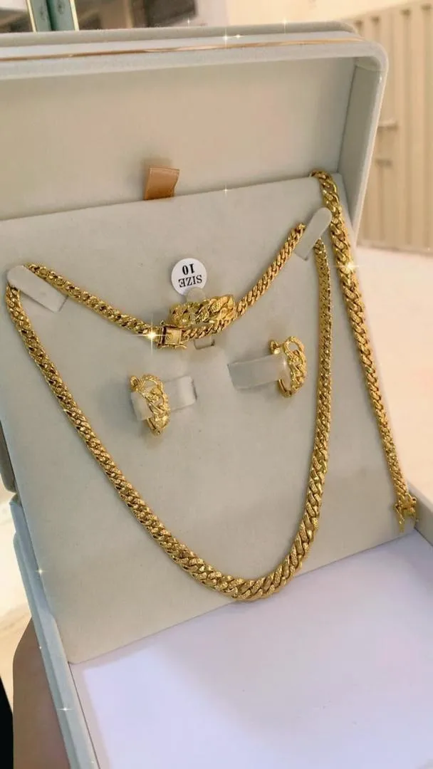 Bijoux en acier