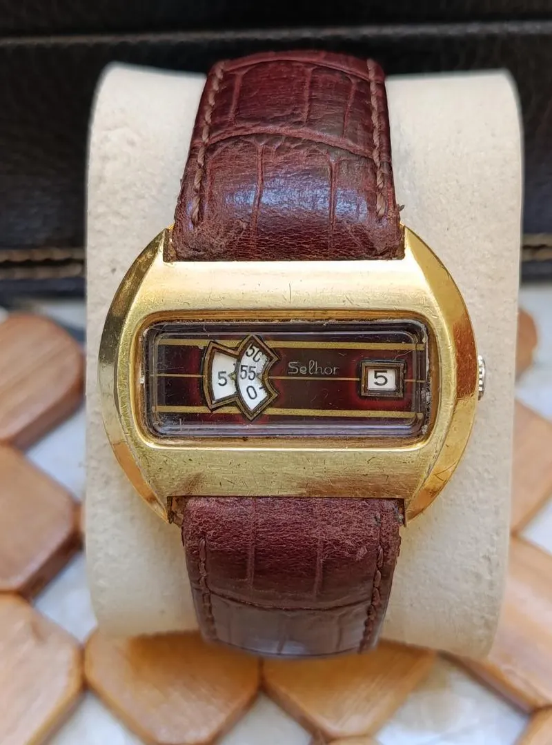 Montre Jump Hour