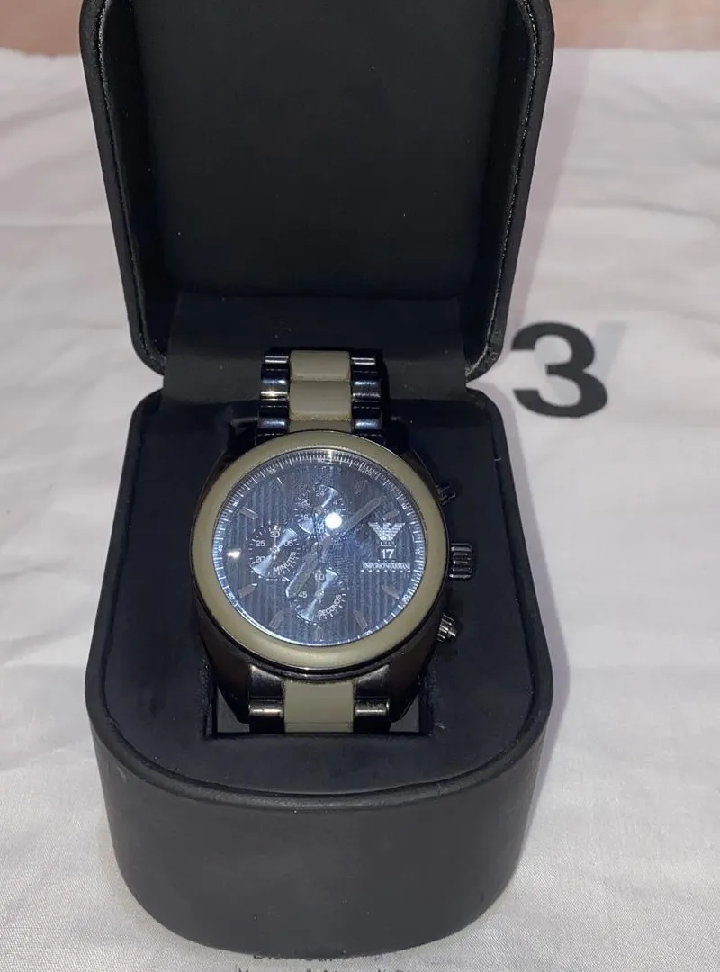 Montre * Contact / photos via message privé