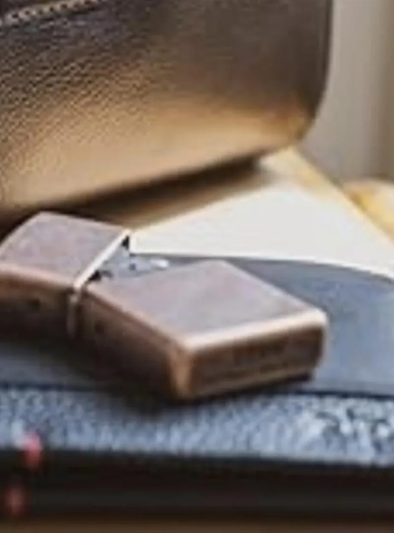 Portefeuille cuir zipoo disponible à la vente