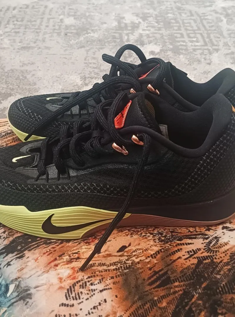 Spadri de basket Nike original taille 42.5