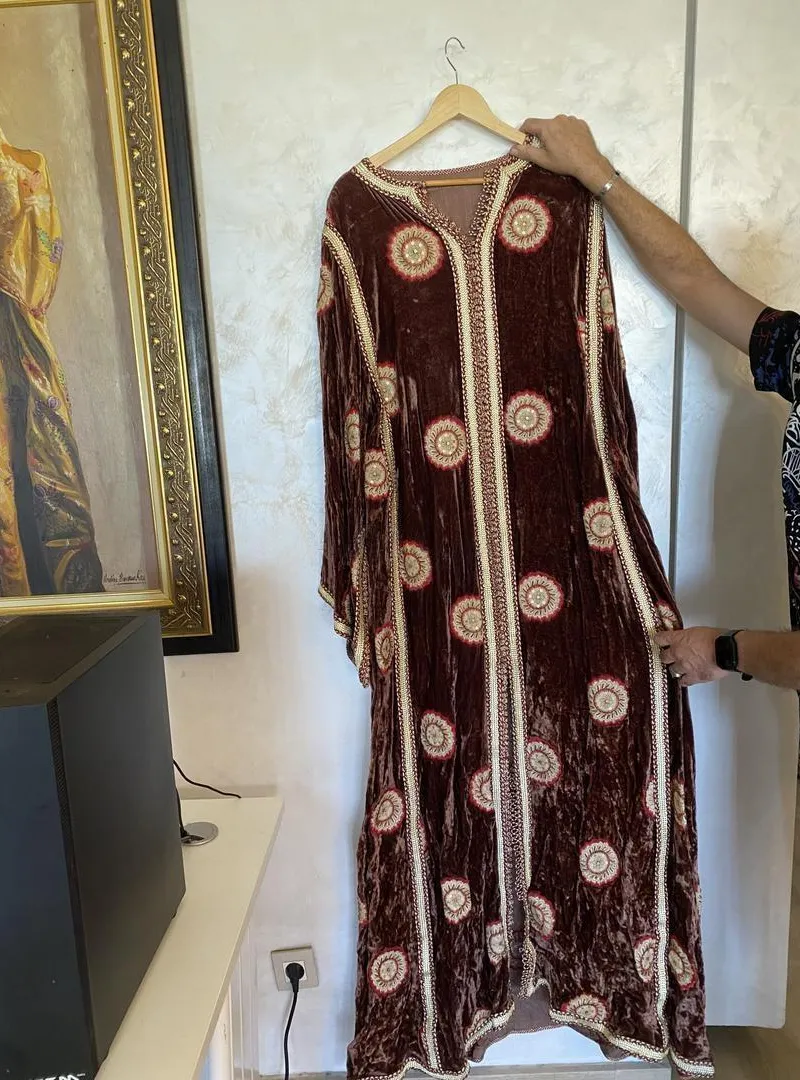Caftan marocain en velours bordeaux – modèle unique