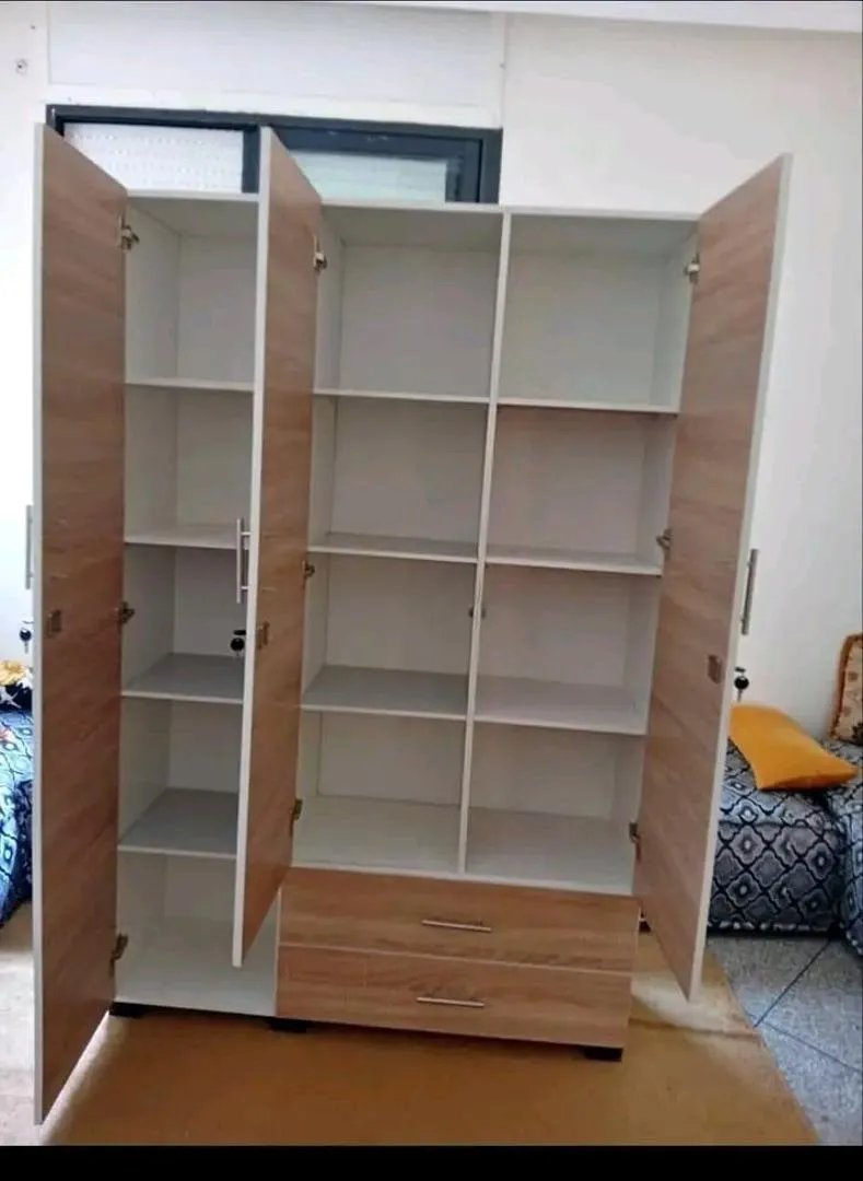 Armoire à vêtements à vendre