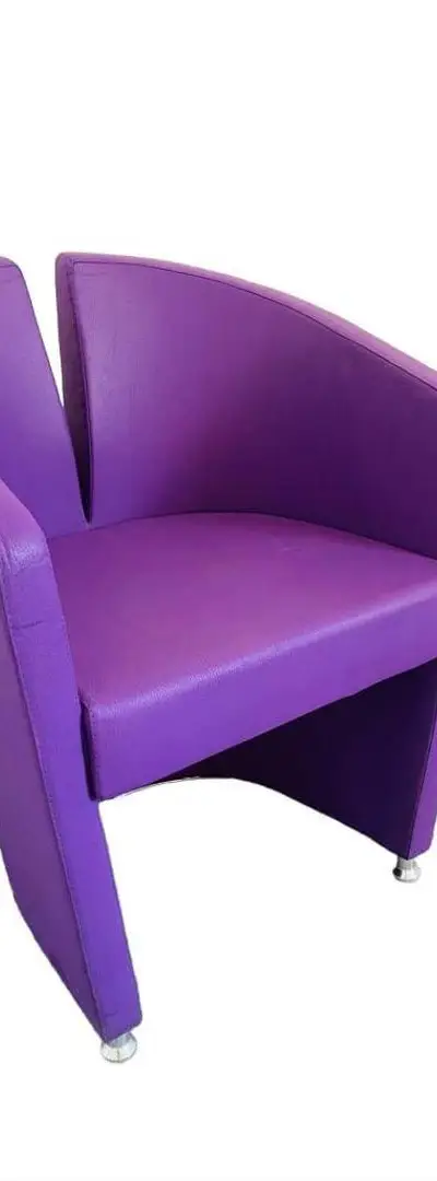 Fauteuil Podium en Cuir Violet
