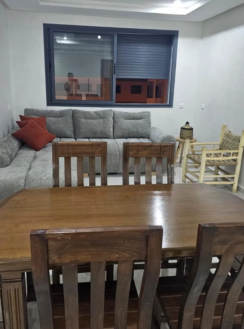 Table en bois pour 6 chaises
