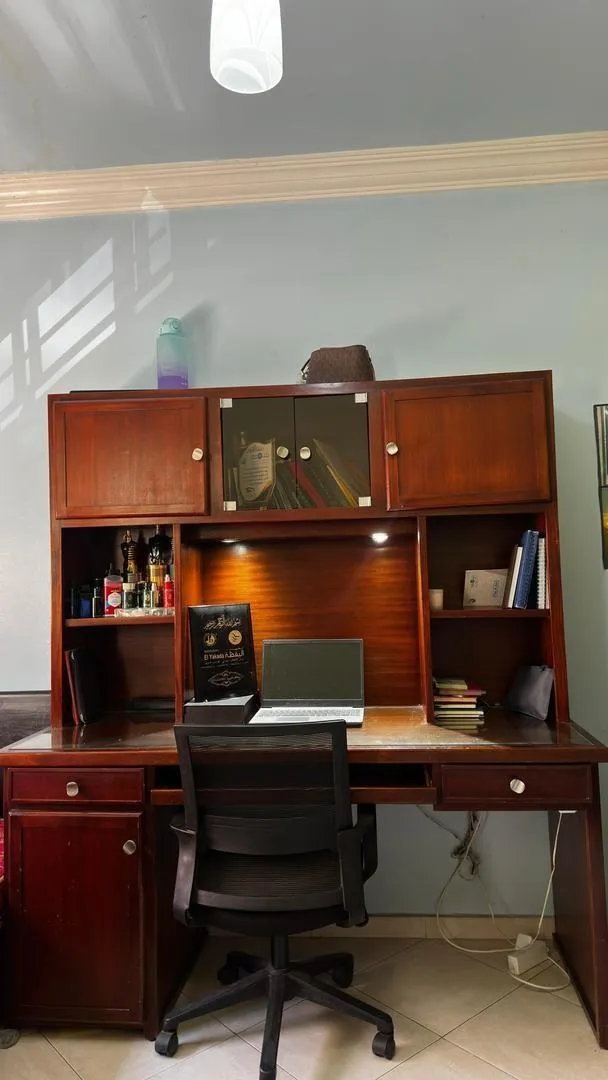 Bureau et bibliothèque