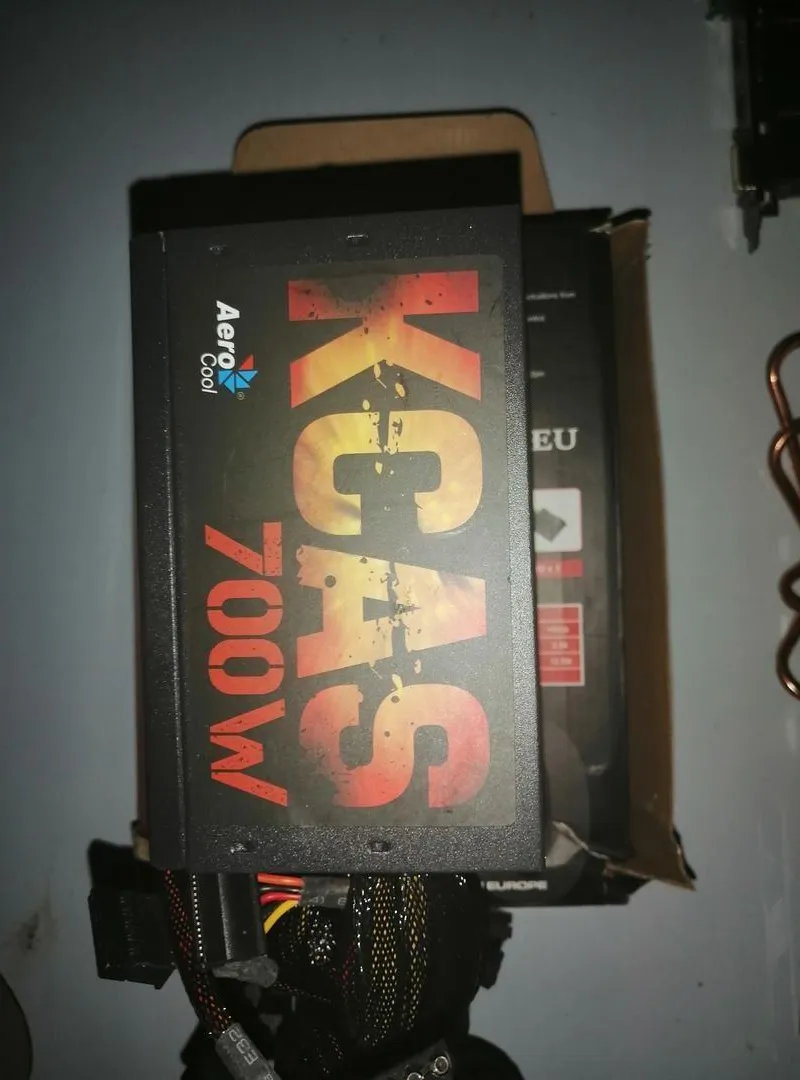 Bloc d'alimentation pour PC Aerocool KCAS 700W