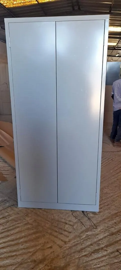 Armoire métallique en stock