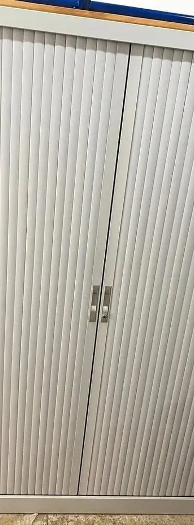 Armoire métallique à portes battantes
