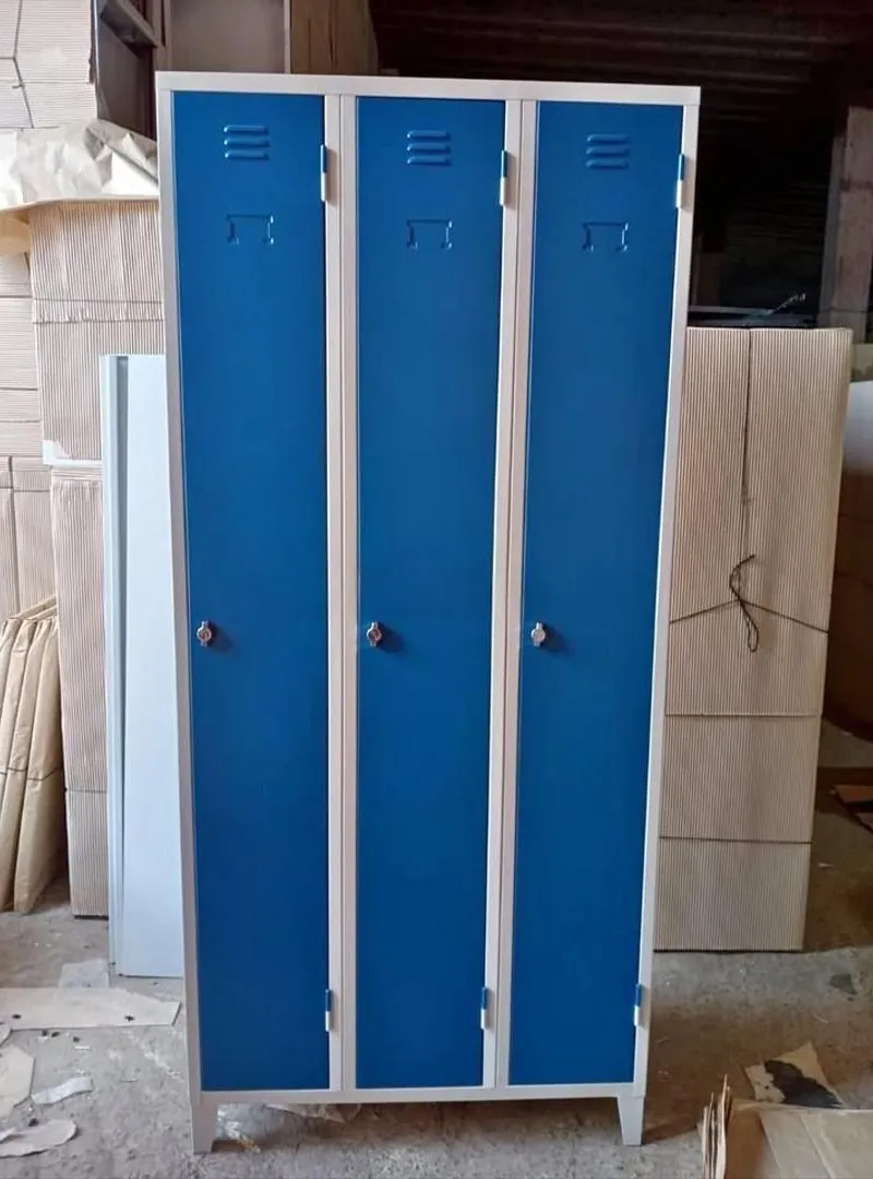 vestiaire 4 portes métallique EN STOCK \Armoire