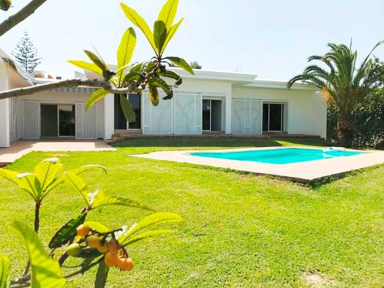 villa avec chauffage central et piscine à Souissi